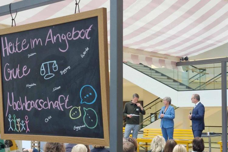 Ausstellungseröffnung durch Landtagspräsidentin und Wirtschaftsminister